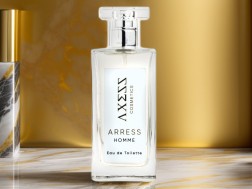 Flacon ARRESS – éclat solaire sur roche blonde, symbole d’énergie et de liberté.